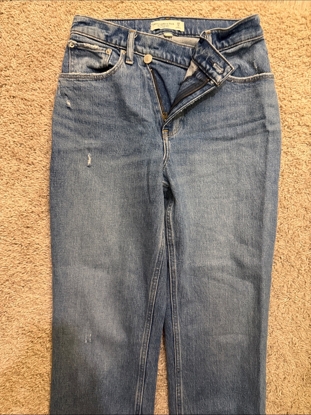 Abercrombie & Fitch Men's Light Blue Relaxed Fit Jeans - Picture 3 of 3
